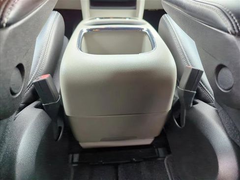 Used 2018 Dodge Grand Caravan SXT FWD image 19