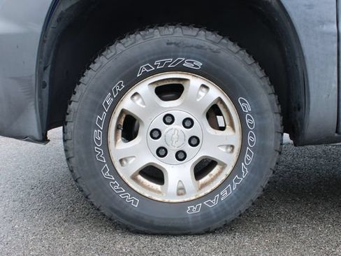 Used 2003 Chevrolet Avalanche 4x4 w/ Suspension Package, Off-Road image 31