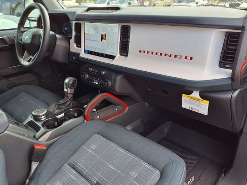Used 2025 Ford Bronco Heritage Edition AWD/4WD image 28