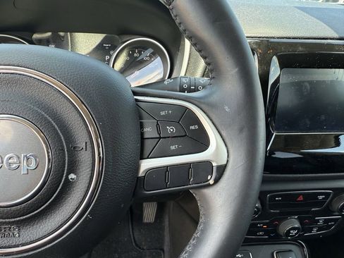 Used 2019 Jeep Compass Latitude FWD image 15