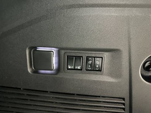 Used 2023 GMC Yukon XL AT4 w/ AT4 Premium Package AWD/4WD image 38