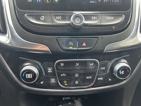 Used 2022 Chevrolet Equinox Premier image 17