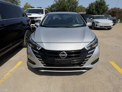 Used 2025 Nissan Versa SV FWD image 5