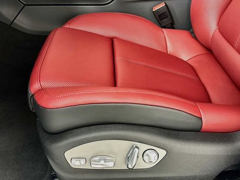 Certified 2025 Porsche Macan S AWD/4WD image 12