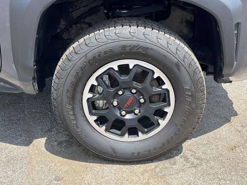 Used 2024 Toyota Tacoma 4x4 Double Cab image 9