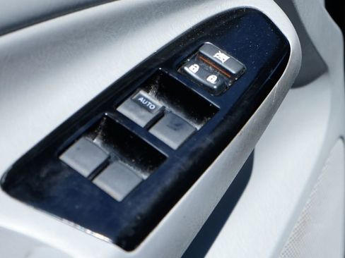 Used 2015 Toyota Tacoma 4x4 Double Cab w/ TRD Off-Road Package image 16