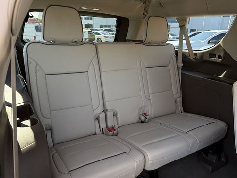 Used 2022 GMC Yukon XL Denali image 29