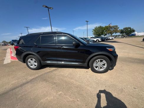 Used 2023 Ford Explorer XLT w/ Equipment Group 202A RWD image 3