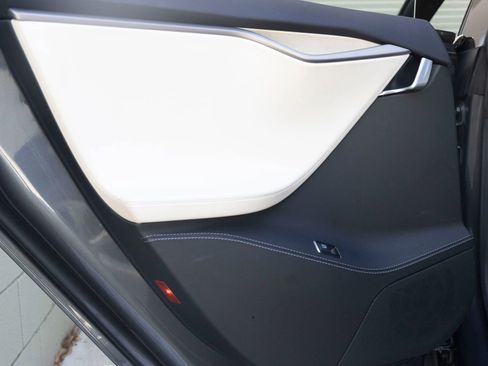 Used 2020 Tesla Model S Long Range Plus image 18