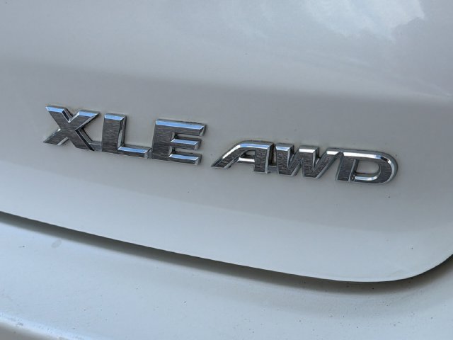 Used 2016 Toyota Highlander XLE AWD/4WD image 35