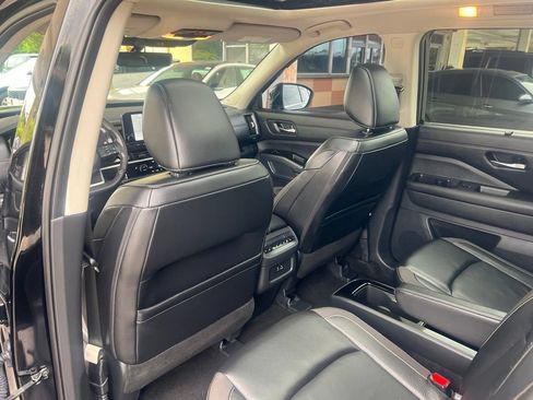 Certified 2024 Nissan Pathfinder SL w/ SL Premium Package AWD/4WD image 10