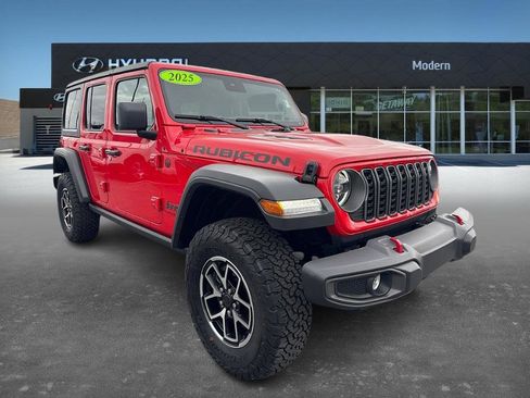 Used 2025 Jeep Wrangler Rubicon image 2