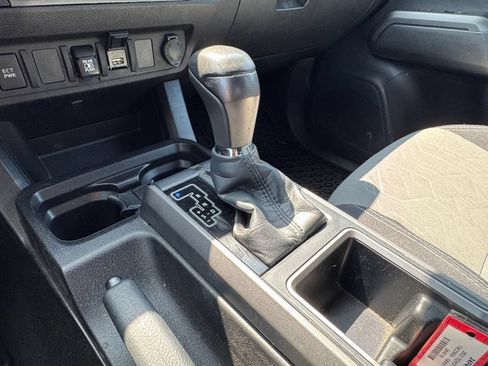 Used 2021 Toyota Tacoma TRD Sport AWD/4WD image 29