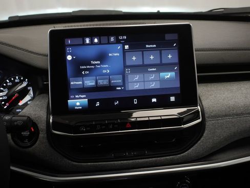 Certified 2023 Jeep Compass Latitude image 31