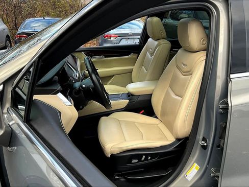 Used 2019 Cadillac XT5 Premium Luxury w/ Driver Assist Package image 8