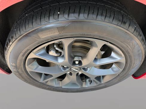 Used 2025 Chrysler Pacifica Limited FWD image 9
