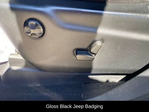 Used 2021 Jeep Grand Cherokee Laredo X AWD/4WD image 25
