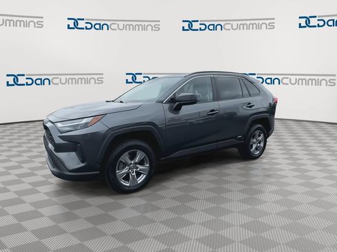 Used 2023 Toyota RAV4 LE AWD/4WD image 4