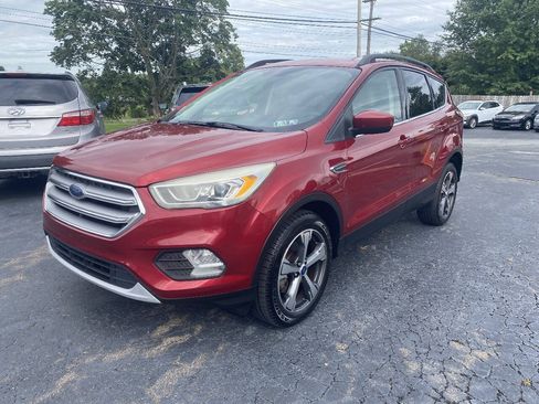 Used 2017 Ford Escape SE w/ Equipment Group 201A AWD/4WD image 2