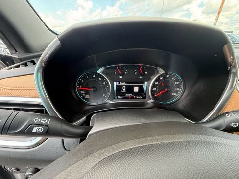 Used 2018 Chevrolet Equinox Premier FWD image 17