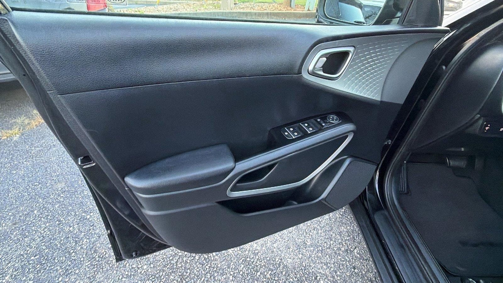 Used 2022 Kia Soul LX FWD image 14