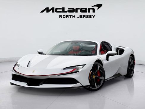 Used 2022 Ferrari SF90 Spider image 1