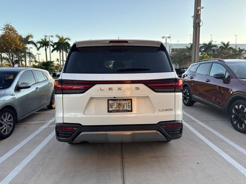 Used 2022 Lexus LX 600 4WD w/ Premium Package image 6