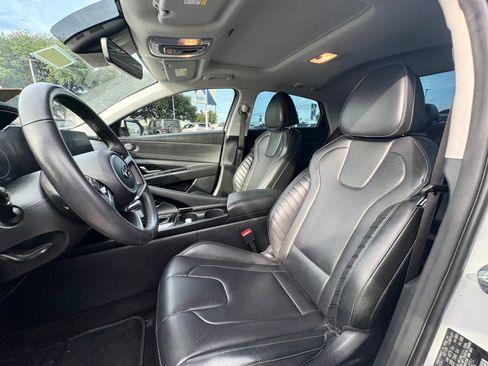 Used 2025 Hyundai Elantra Limited FWD image 14