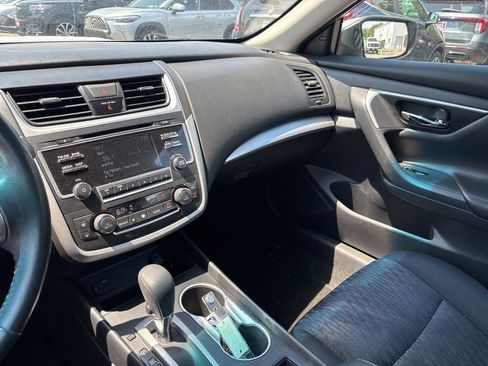 Used 2017 Nissan Altima 2.5 SV FWD image 18
