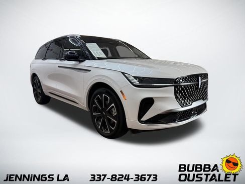 Used 2025 Lincoln Nautilus Reserve image 7