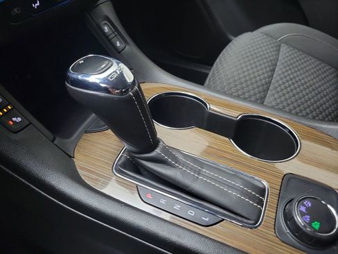 Used 2019 GMC Acadia SLE image 28