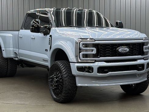 Used 2026 Ford F450 Platinum w/ FX4 Off-Road Package AWD/4WD image 7