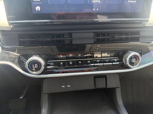 Used 2025 Honda Prologue Touring image 13