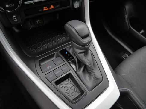 Certified 2025 Toyota RAV4 XLE image 25