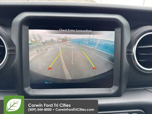 Used 2022 Jeep Wrangler Unlimited Sahara image 3