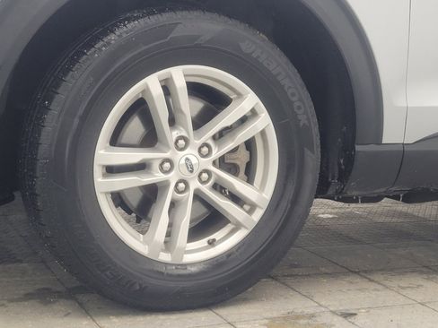 Used 2022 Ford Explorer XLT w/ Equipment Group 202A image 31