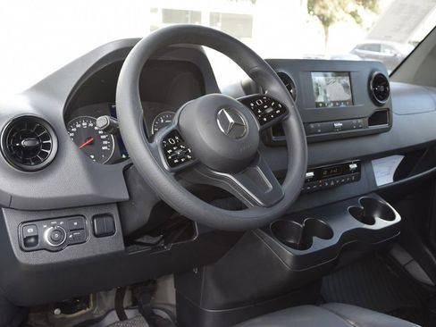 Used 2024 Mercedes-Benz Sprinter 2500 image 21