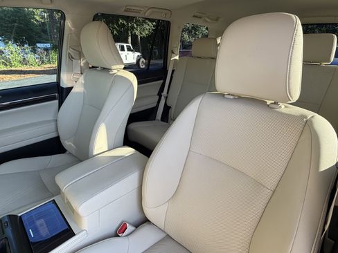 Used 2022 Lexus GX 460 Premium w/ Premium Plus Package AWD/4WD image 18