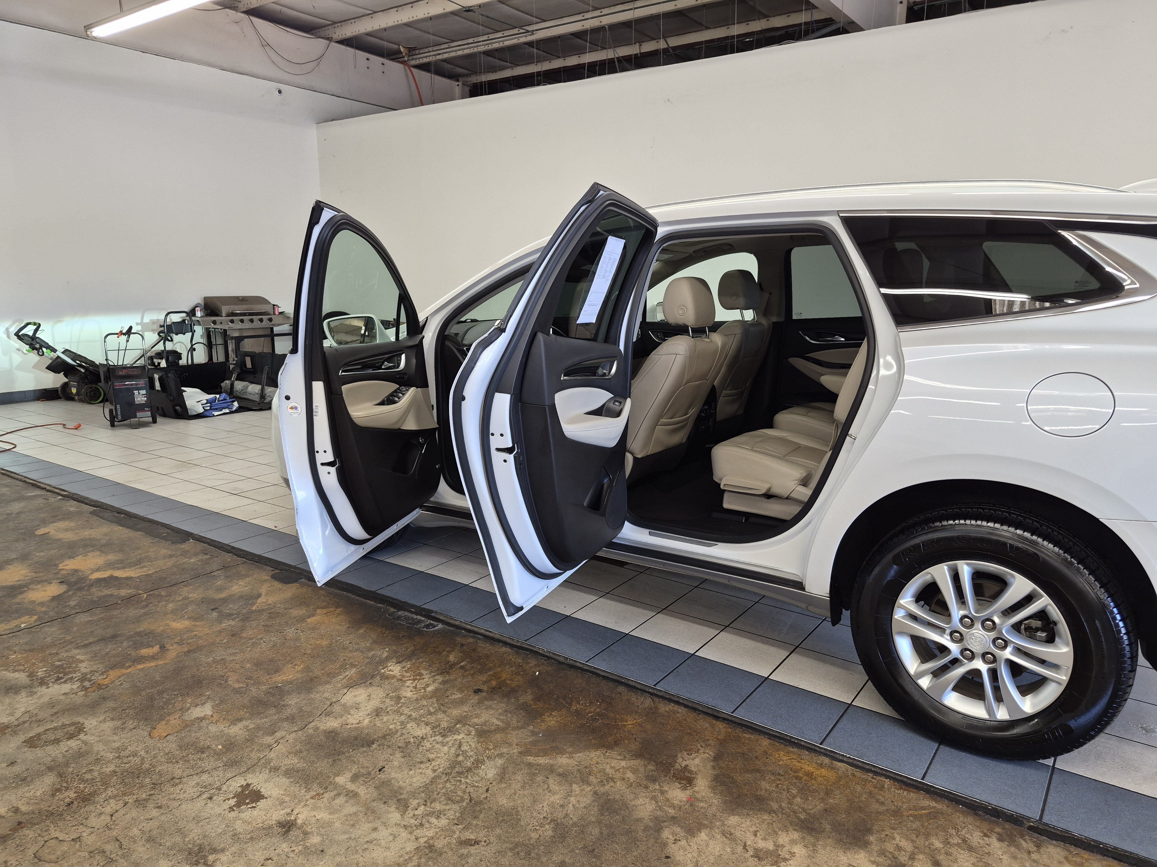Used 2018 Buick Enclave Premium FWD image 15