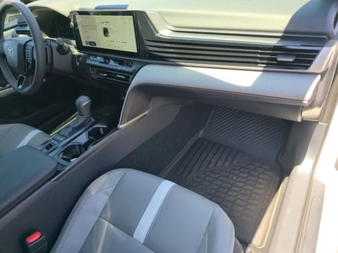 Used 2026 Toyota Camry SE w/ Multimedia Upgrade Package image 8