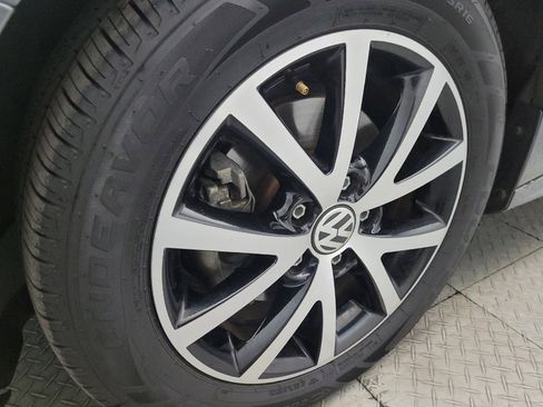 Used 2017 Volkswagen Jetta SE image 31