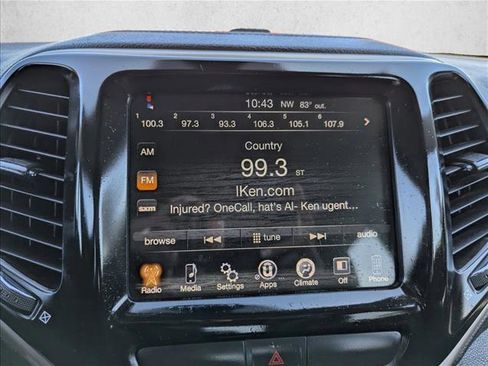 Used 2017 Jeep Cherokee Latitude AWD/4WD image 16