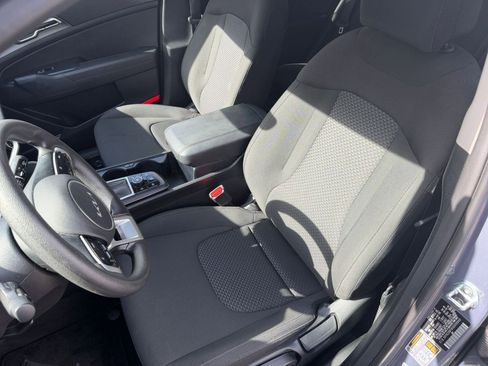 Used 2025 Kia Sportage LX FWD image 35