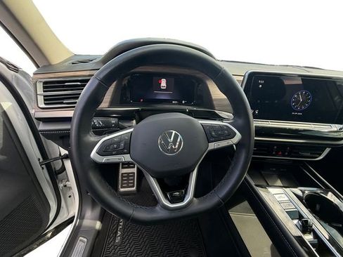 Certified 2024 Volkswagen Atlas SEL Premium R-Line AWD/4WD image 17
