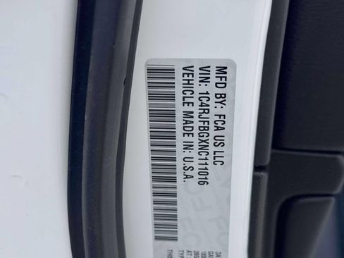 Used 2022 Jeep Grand Cherokee Limited AWD/4WD image 16