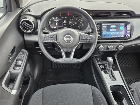 Used 2024 Nissan Kicks SV image 5