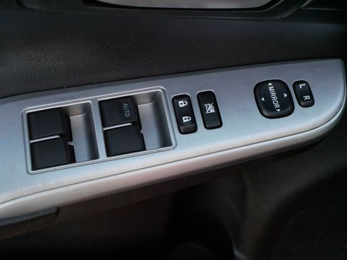 Used 2012 Toyota Camry SE w/ Convenience Pkg image 19