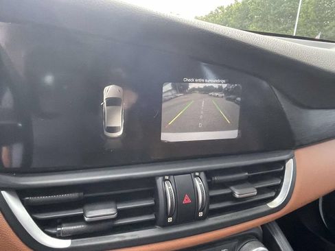 Used 2018 Alfa Romeo Giulia AWD image 27