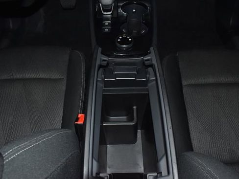 Used 2025 Nissan Rogue SV image 22