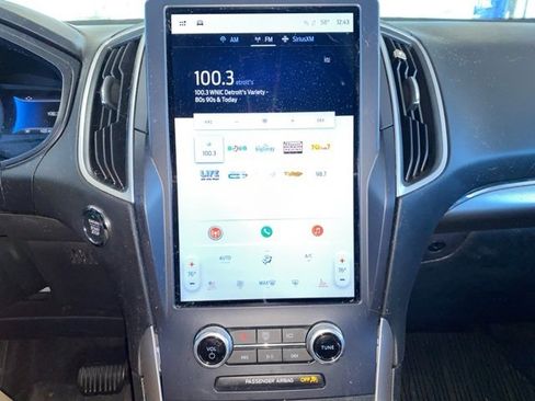 Used 2022 Ford Edge SEL w/ Convenience Package image 11